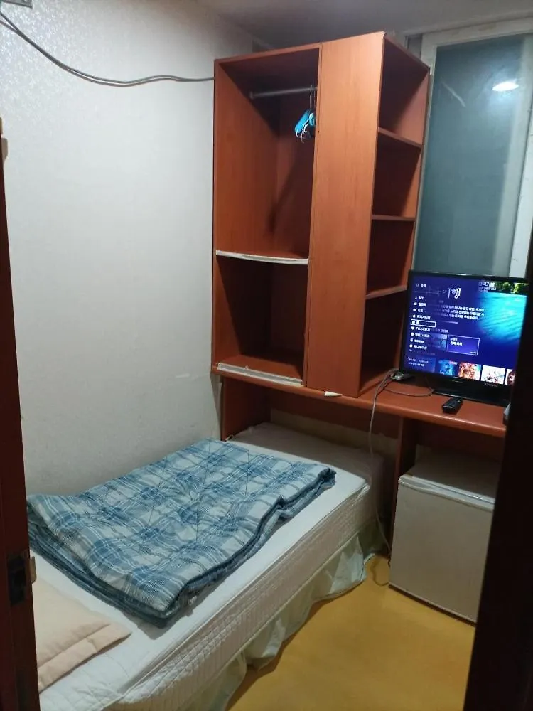 Mokhwatel Hostel Busan South Korea