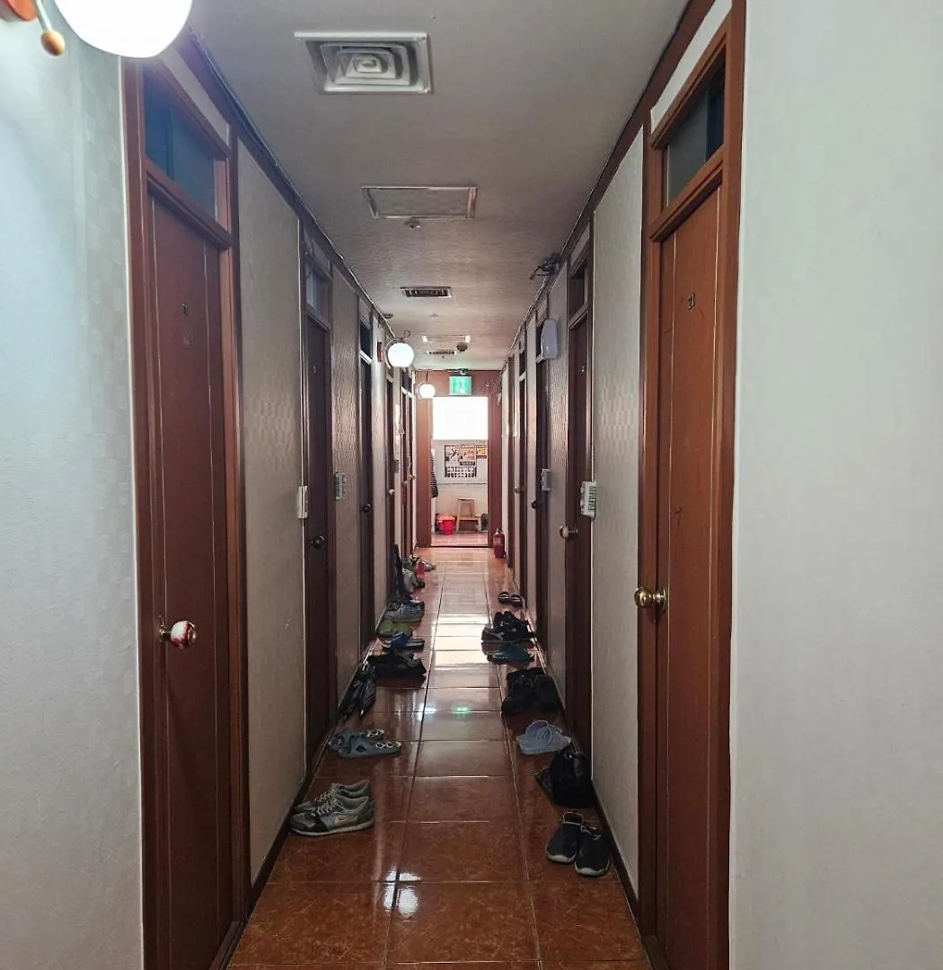 Mokhwatel Hostel Busan